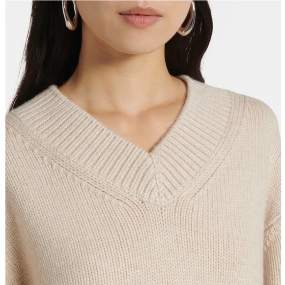 Vince Wool Cashmere V-Neck Sweater Beige Women’s Size S Cozy Elegant - Picture 5 of 11
